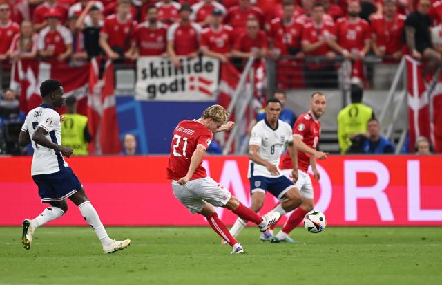 denmark football team vs england football team standings